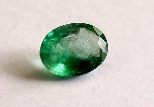 pedra preciosa esmeralda