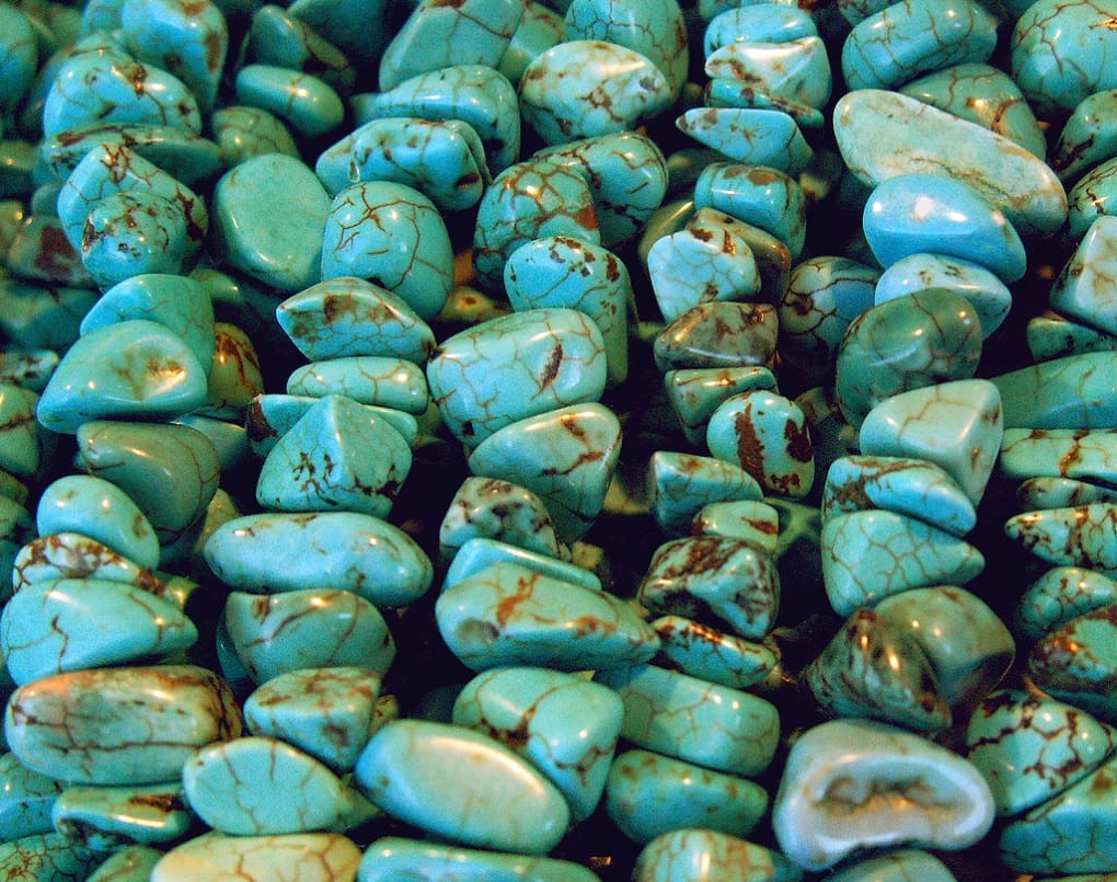 Comment se forme la pierre turquoise ?
