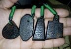 Amulette und Halsketten aus Abbasabad-Steinen