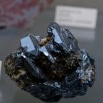 سمات حجر الحديد الصيني المميزة