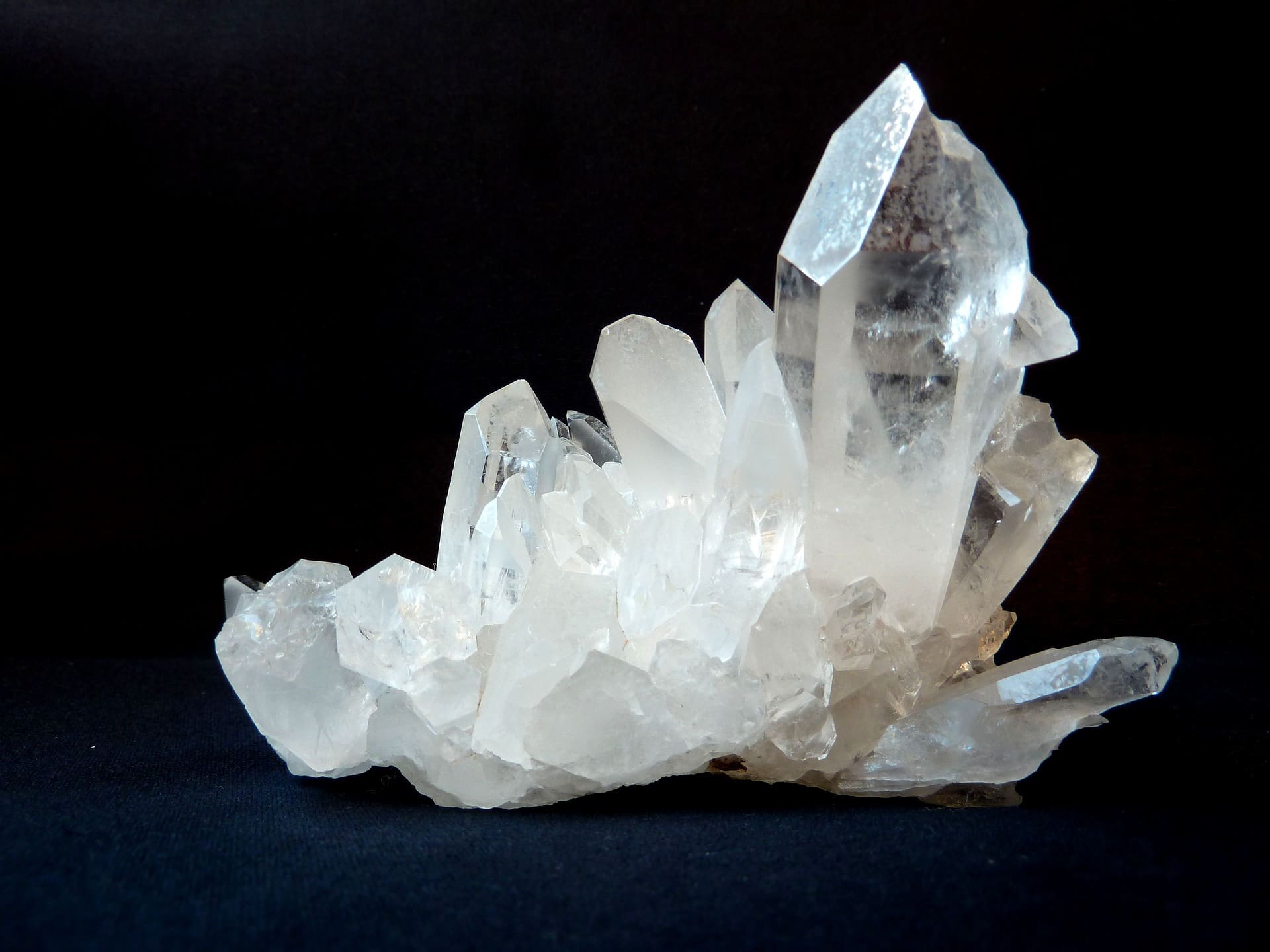 Roches minérales de quartz