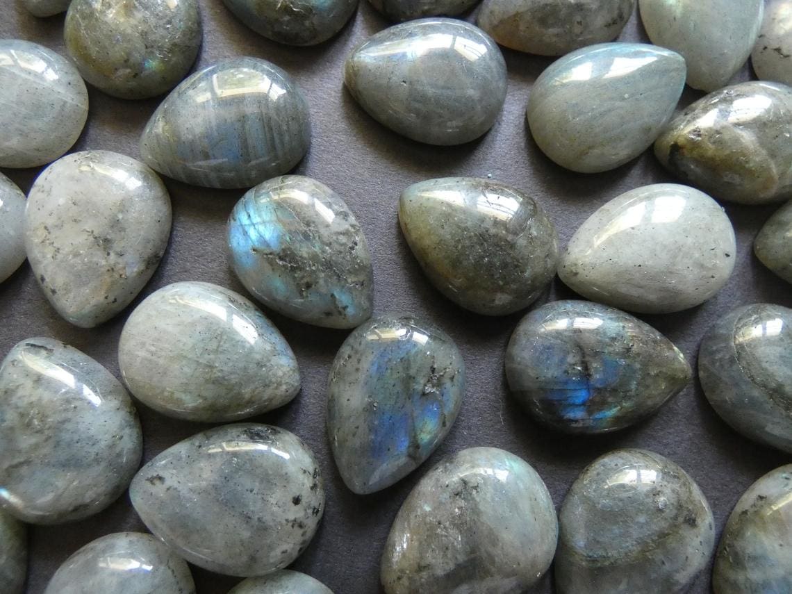 Diverses pierres naturelles de paon