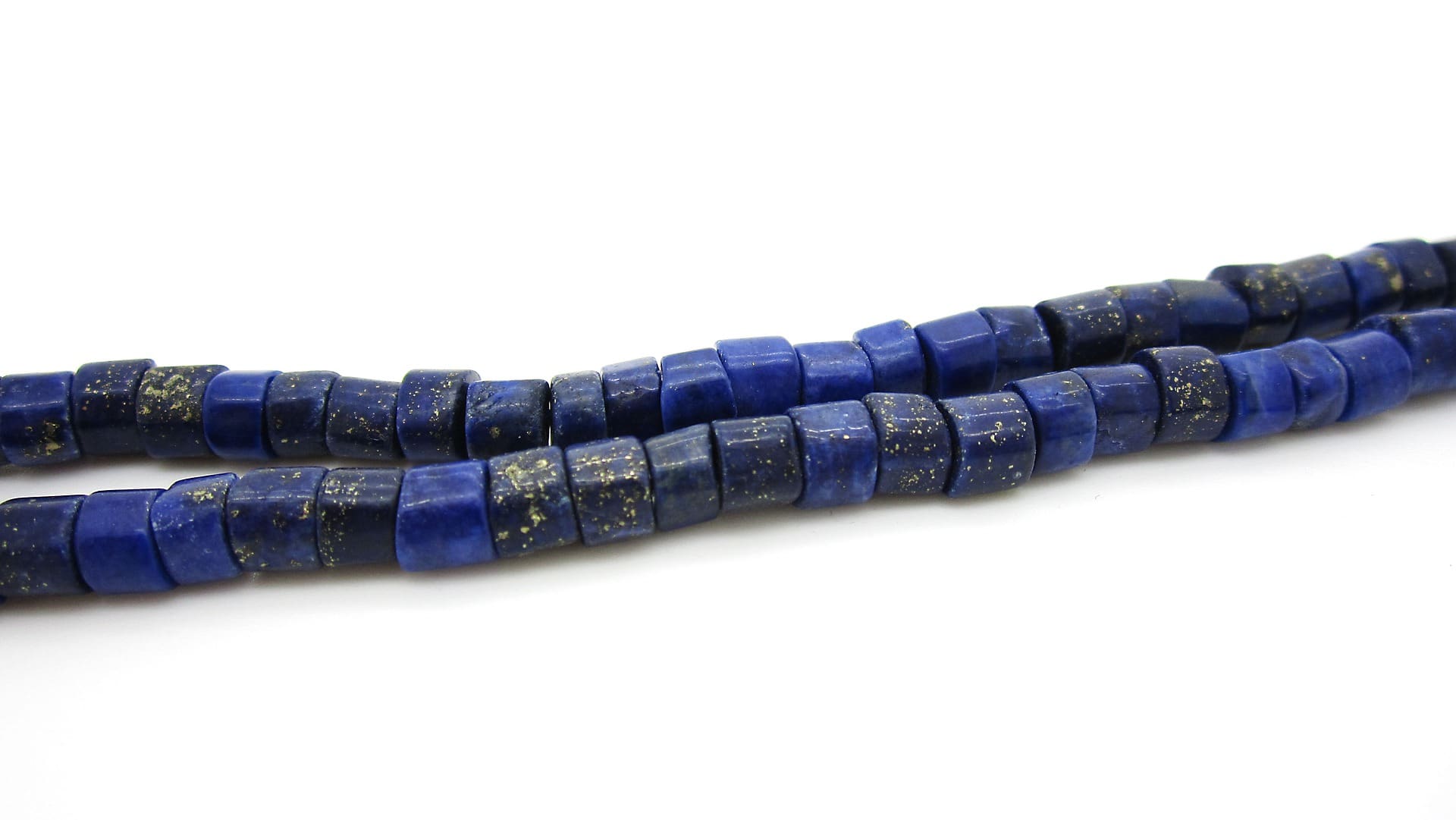 Diverses pierres de lapis-lazuli