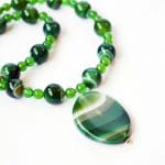 Ожерелье из зеленого агата