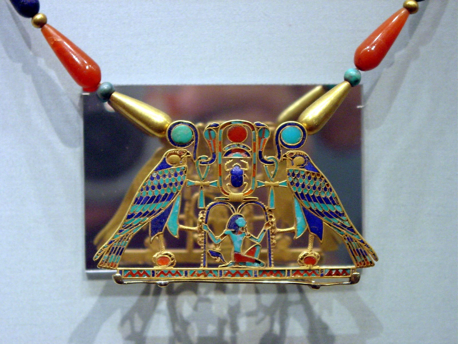 تاريخ العقيق الأحمر - مجوهرات فرعونية