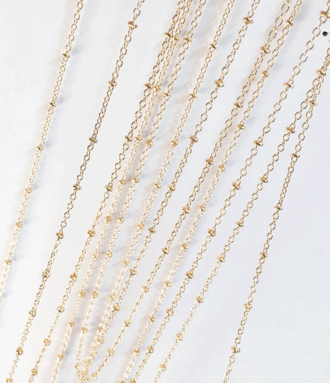 chaînes de perles dorées
